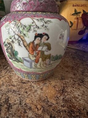 ANTIQUE CHINESE COVERED FAMILLE ROSE MEDALIONS JAR